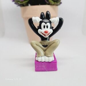 Yakko Warner Keychain 1996 Warner Bros. Pink Podium Action Figure Toy